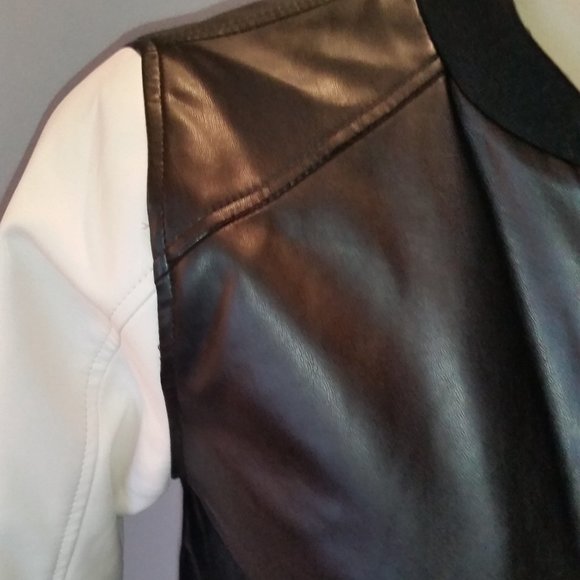 Guess faux leather biker jacket black w/white sleeves NWOT - Picture 3 of 6